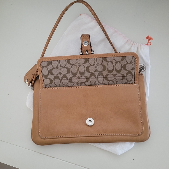 Coach Hampton Wristlet Y2K In Camel Leather